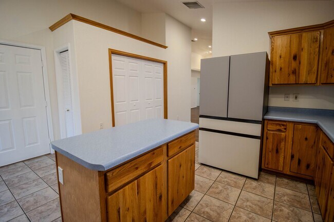 Building Photo - 609 Cobblestone Ct