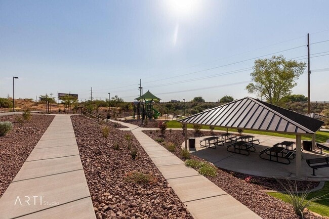 Building Photo - Washington 3 Bedroom Townhome