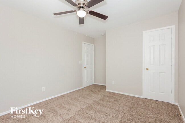 Building Photo - 937 Willow Wind Dr