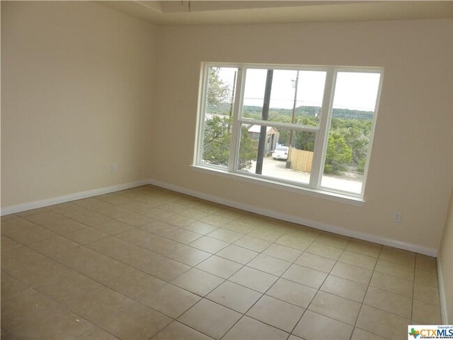 Building Photo - NEW ON MARKET