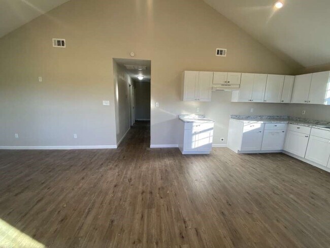 Building Photo - 1048 Cypress Lakes Cir