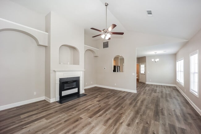 Building Photo - 83 Robinson Ln