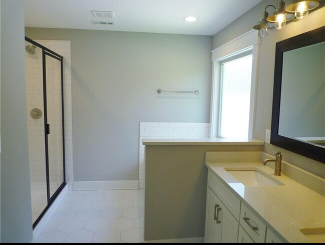 Building Photo - 100 Amberwood Dr