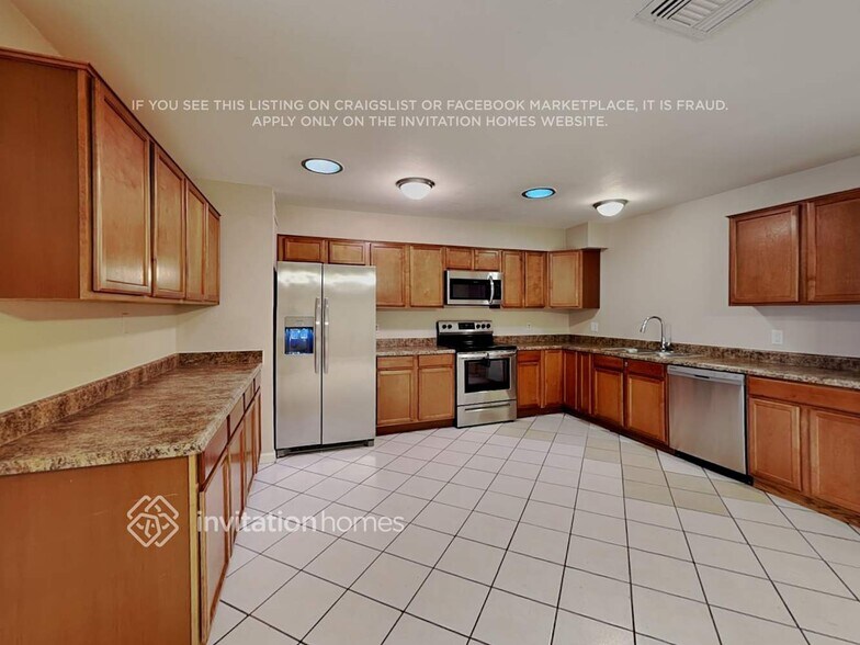 Building Photo - 17846 N 34th Dr