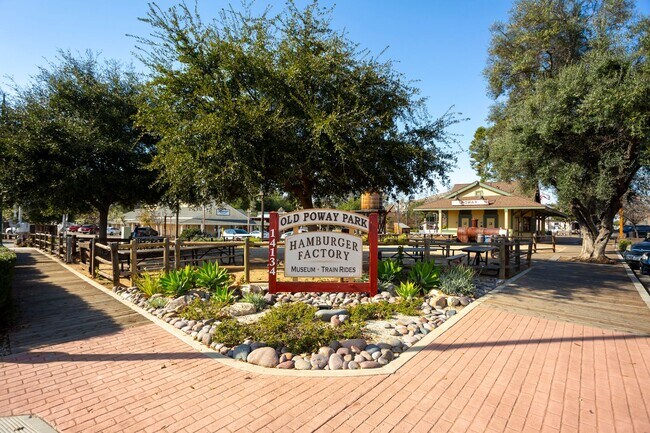 Building Photo - 2 WEEKS FREE! Gorgeous 1 BR with AC and Pa...