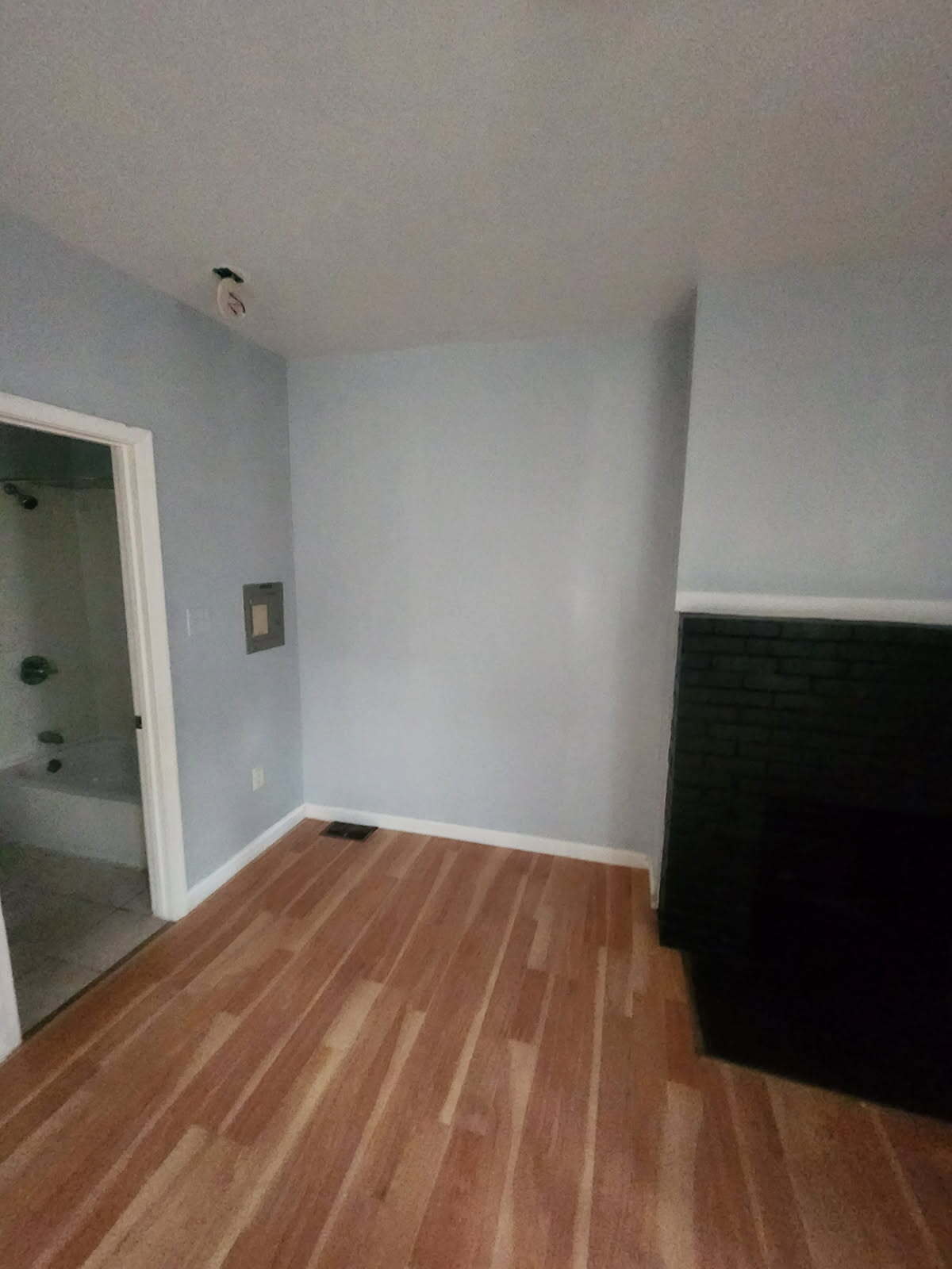 Building Photo - 2422 N Charles St