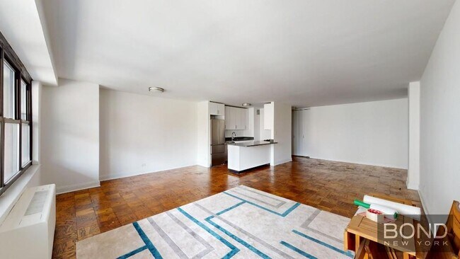 Primary Photo - 240 E 82nd St