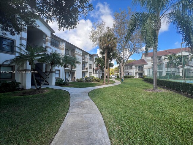 Building Photo - 550 S Park Rd