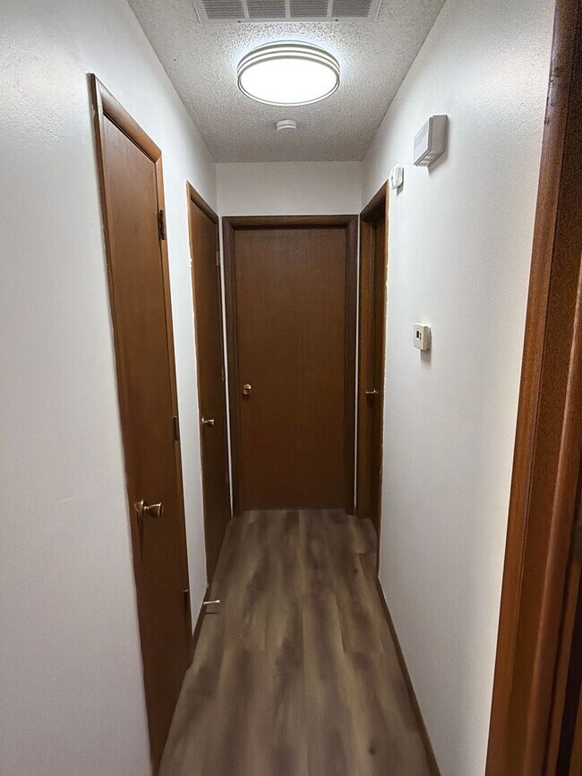 Building Photo - 3335 E Sunset St