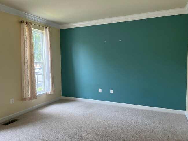 Building Photo - Sought after Idlewild Community