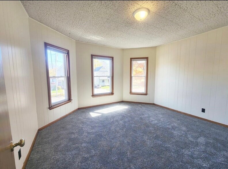 Building Photo - 455 N Terrace St