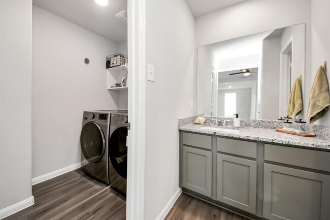 Building Photo - 2473 Carp Dr