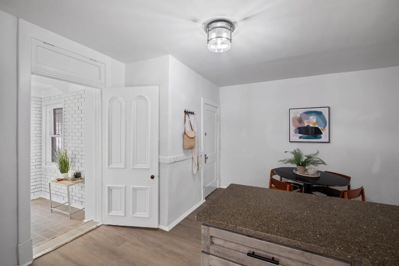 Building Photo - 1315 Hampton Ave