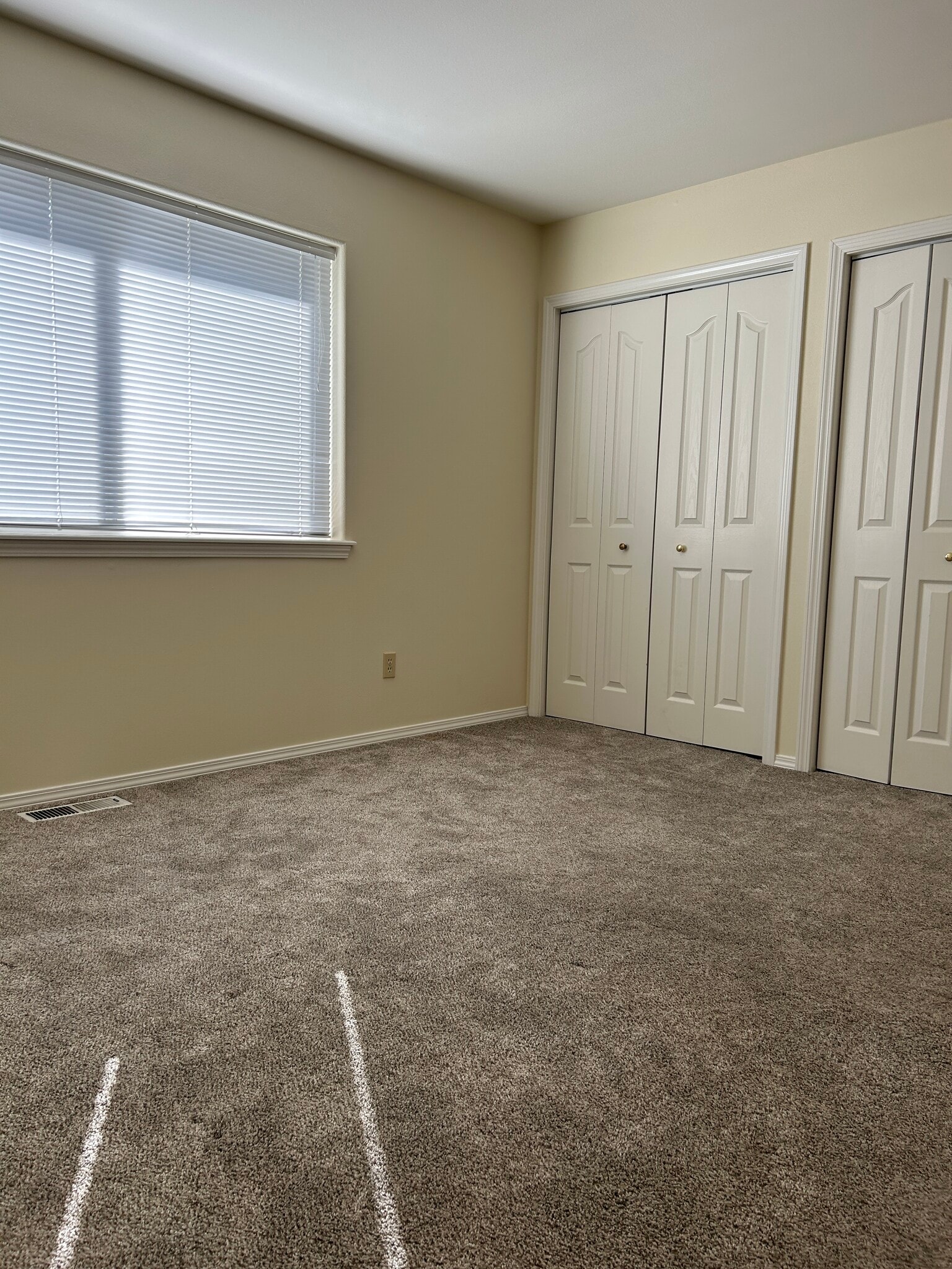 Building Photo - 405 Valleyview Ave