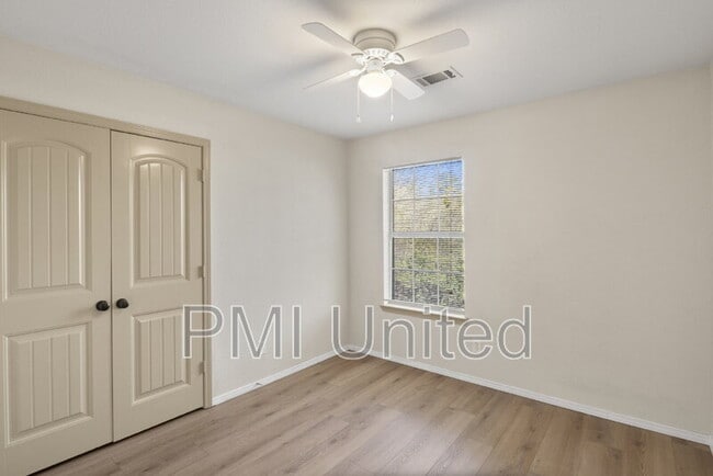 Building Photo - 2335 N Elm St