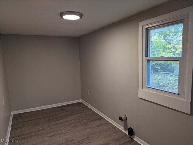 Building Photo - 133 Court St