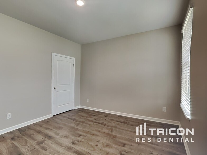 Building Photo - 3119 White Hbr Dr