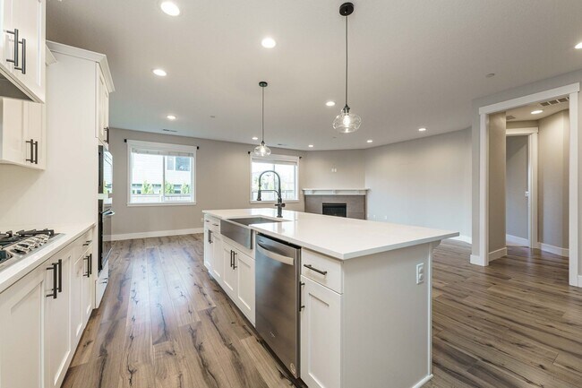 Building Photo - Charming 3-Bedroom, with Office and 2 Bath...