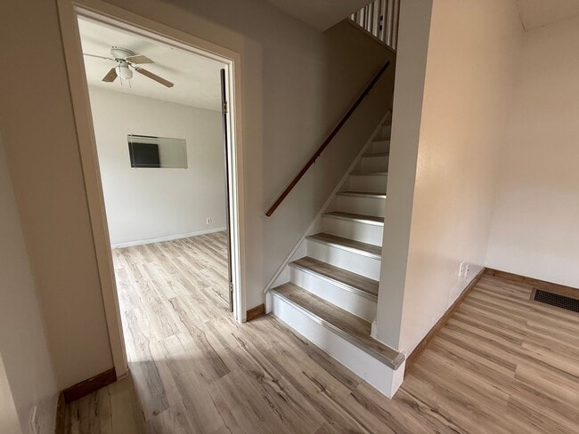 Building Photo - **Move in Ready** 3 bedroom close to downtown!