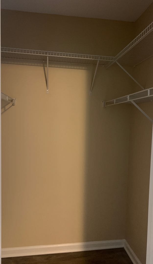 Building Photo - 3 Bedroom 2 Bath on Park Ave. Available