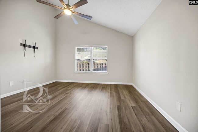 Building Photo - 815 Chablis Dr