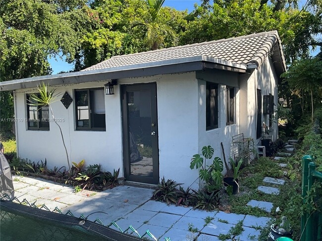 Primary Photo - 418 NW 48th St