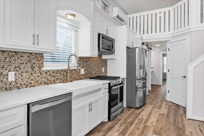 Building Photo - 12922 Longstreet Rd