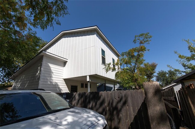Building Photo - 1608 Ulit Ave