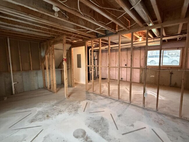 Building Photo - 2103 925 W