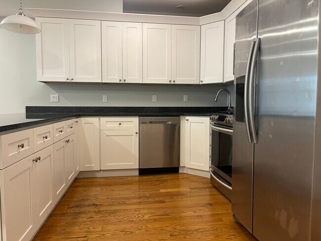 Building Photo - 45 Spring St