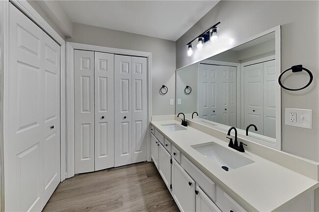 Building Photo - 4241 Glenforest Way
