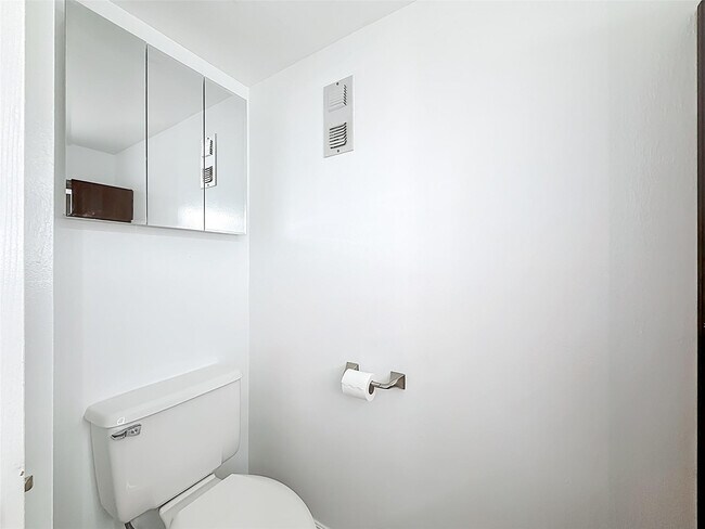 Building Photo - 2741 Taft St