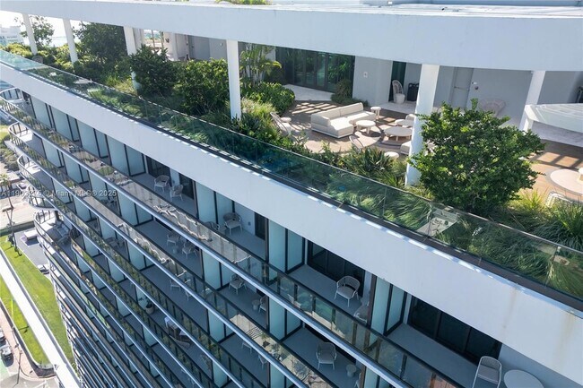 Building Photo - 580 72nd St