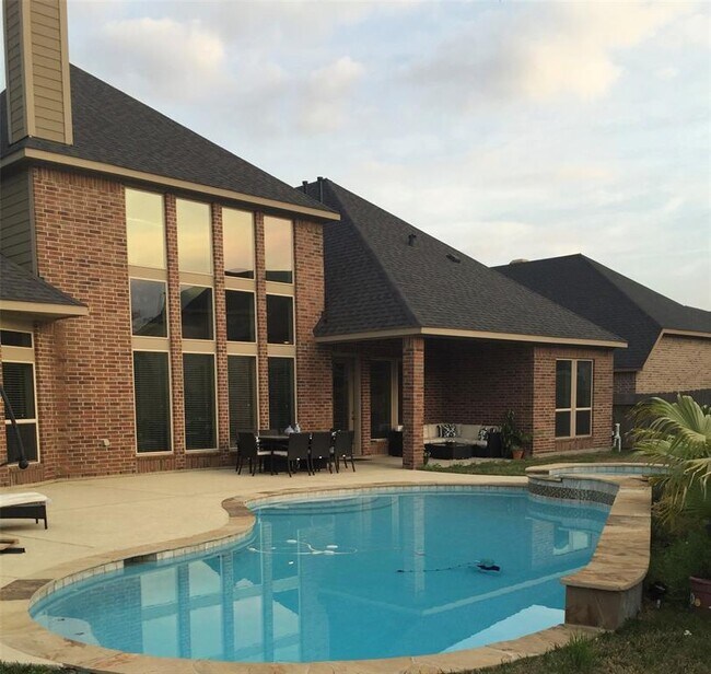 Building Photo - 16107 Finnigans Cir
