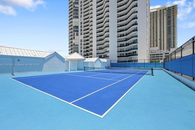 Building Photo - 16711 Collins Ave
