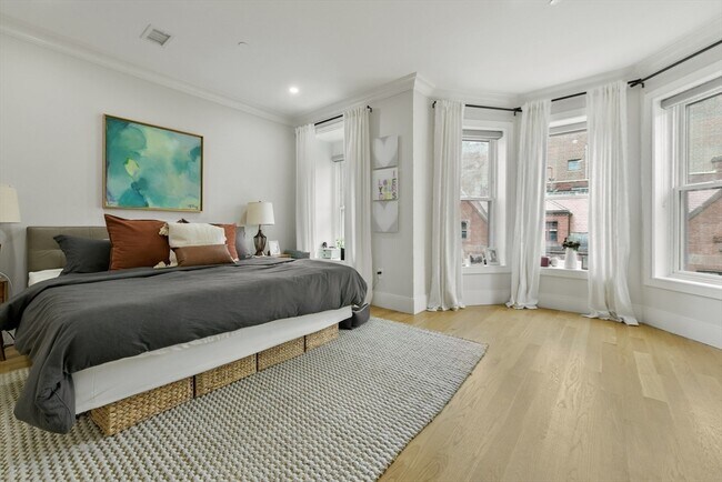 Building Photo - 232 Clarendon St