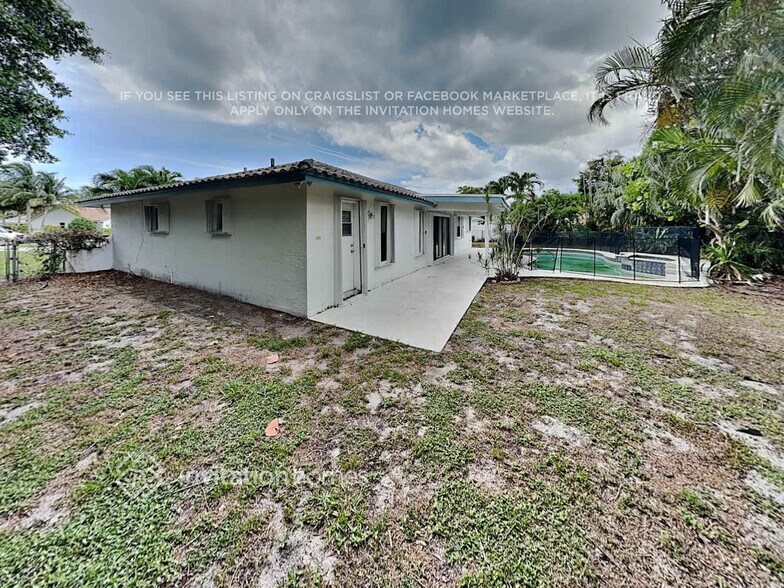 Building Photo - 454 Cactus Cir