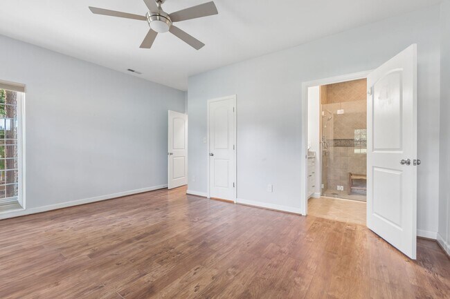 Building Photo - Gorgeous Home Ready for Move In