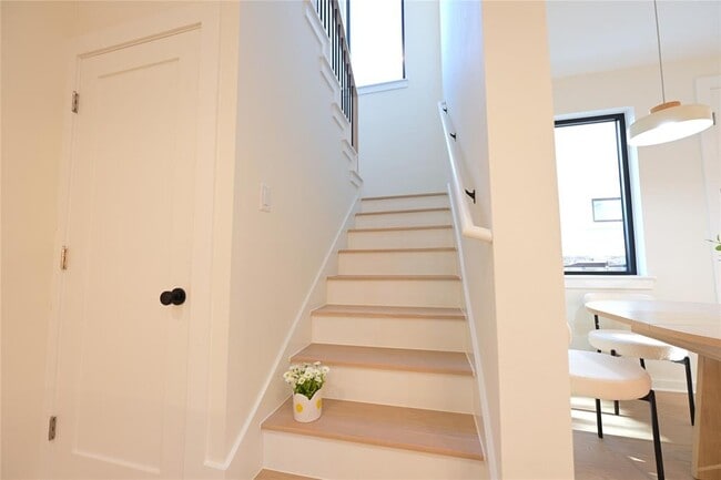 Building Photo - 4410 Glomar Ave