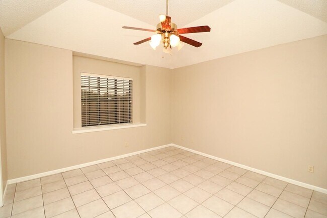 Building Photo - 1402 Longhorn Dr