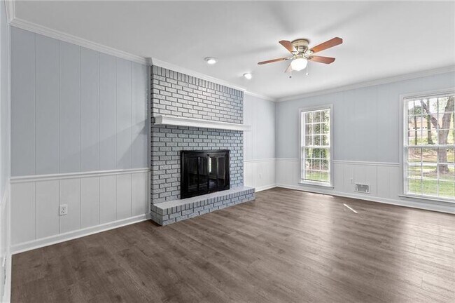 Building Photo - 4019 Shady Dr NW