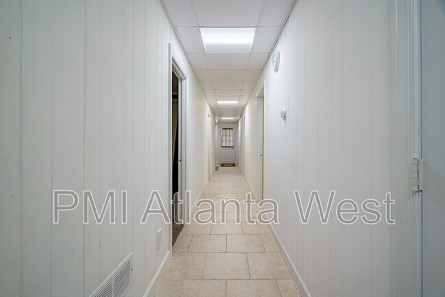 Building Photo - 2215 Spalding Dr