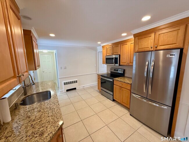 Building Photo - 16 Killian Ave