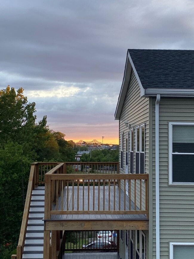 Building Photo - 373 Crescent Ave