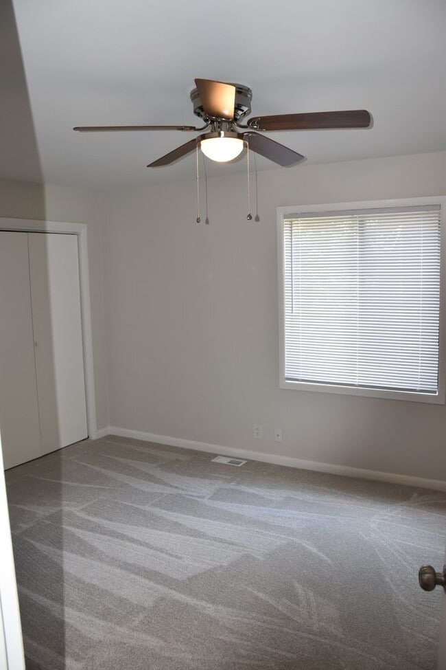 Building Photo - 553 Doral Country Dr