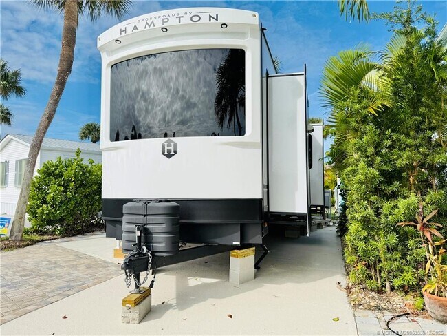 Building Photo - 10725 S Ocean Dr