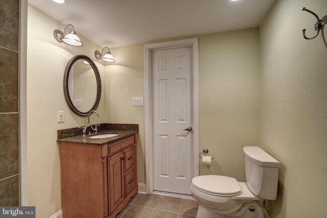 Building Photo - 71 Amity Dr
