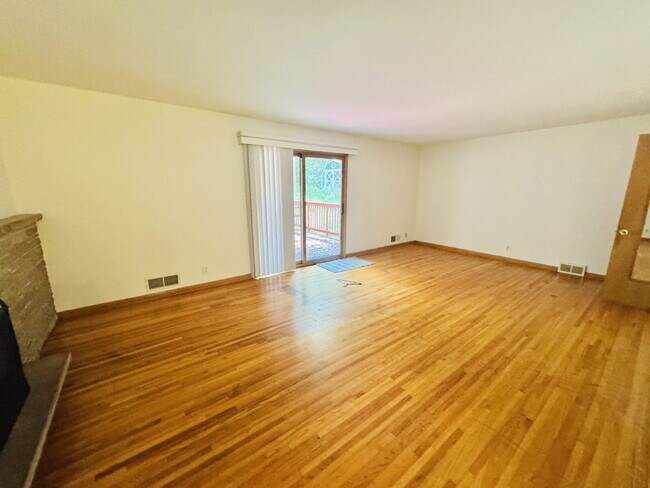 Building Photo - 6701 Kingston Dr