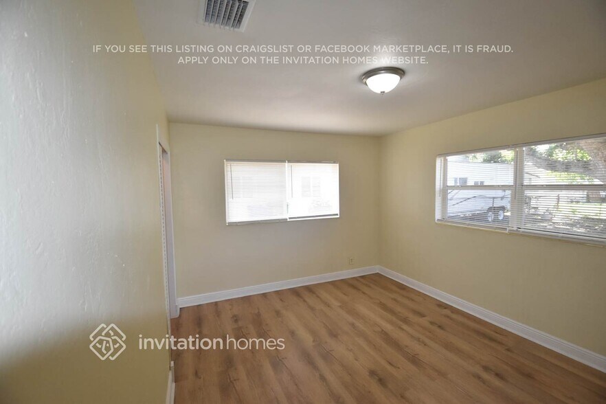 Building Photo - 533 W Dayton Cir