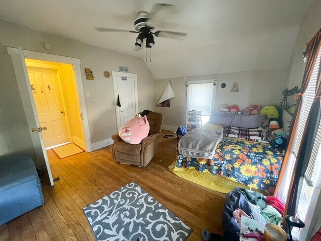 Building Photo - Italian Estates Property Management